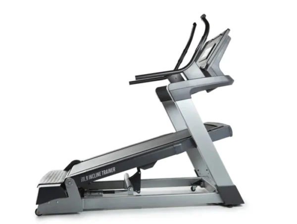 Freemotion 11.9 Incline Trainer w/iFit Online